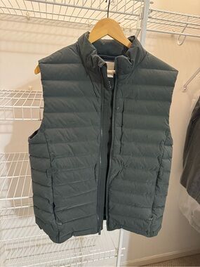 Vuori Steadfast Men Quilted Puffer Vest - Slate Green Medium